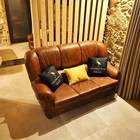 Uima River House ホームステイ *